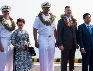 Το USS Carl Vinson στο Βιετνάμ: Το πρώτο αμερικανικό πολεμικό σκάφος μετά από 43 χρόνια